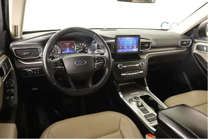 $18399 : Ford Explorer 2020 XLT 4dr S image 2