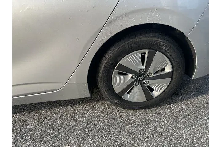 $16388 : Hyundai IONIQ Hybrid 2018 Bl image 4