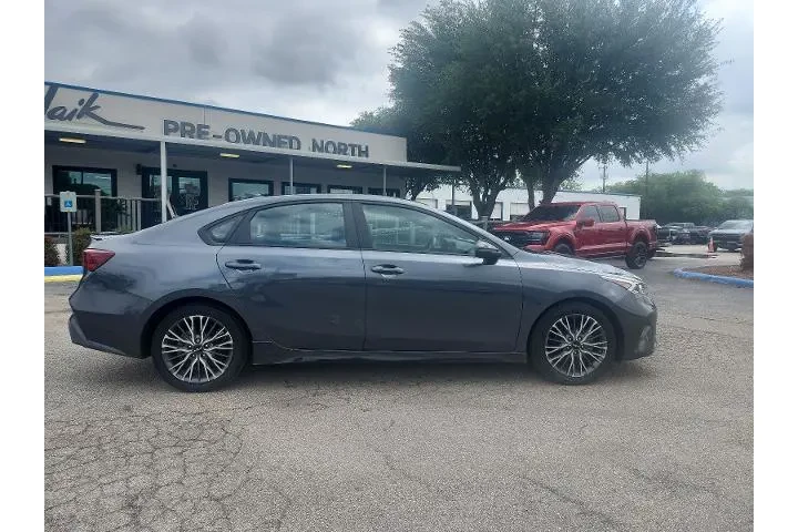 $17998 : Kia Forte 2022 GT-Line 4dr S image 2