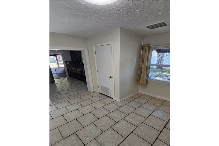 $900 : charming 2-bedroom 1-bed image 4