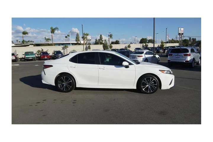 $18284 : 2018 Camry SE Sedan 4D image 4