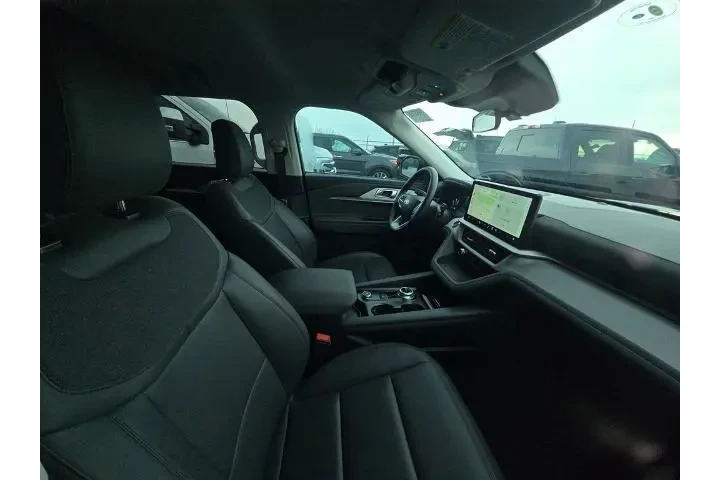 $31999 : Ford Explorer 2025 Active 4d image 8