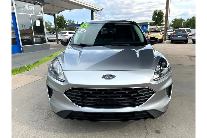 2022 Escape SE AWD image 2