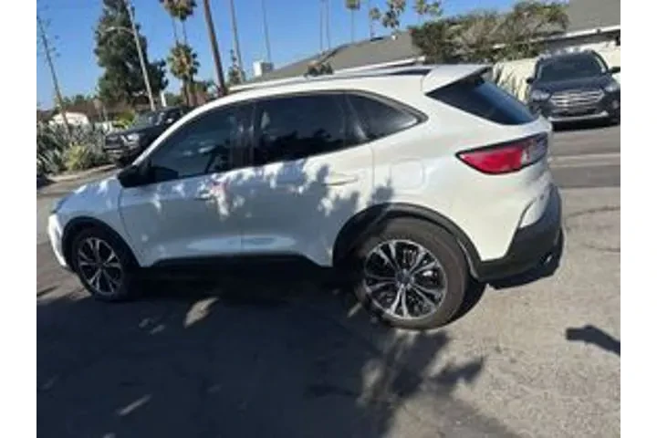 $19950 : Ford Escape 2022 SE 4dr SUV image 8