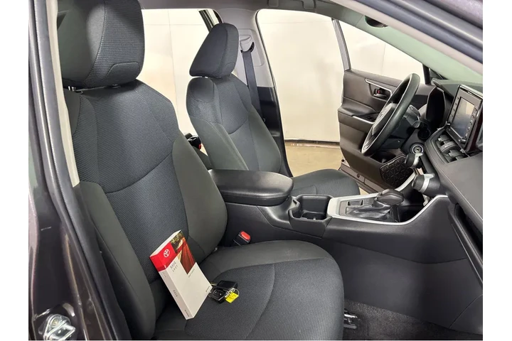 $27388 : Gold Certified2022 RAV4 LE image 4