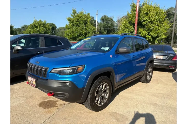 $15950 : 2020 Cherokee Trailhawk image 2
