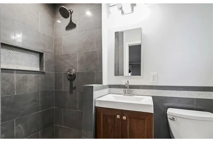 $2495 : 3 Bed 2 Bath in Inglewood image 9