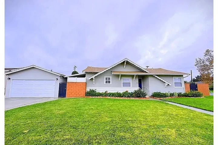 $2800 : West Covina neighborhood. bath image 1