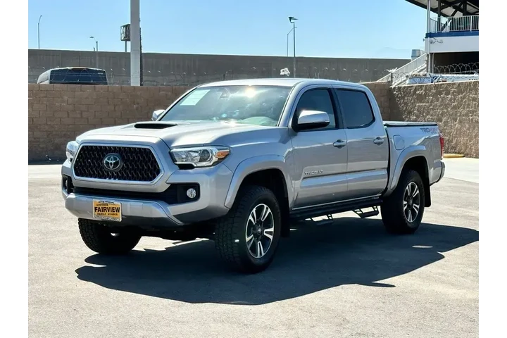 $30489 : Toyota Tacoma 2018 4x4 TRD S image 6