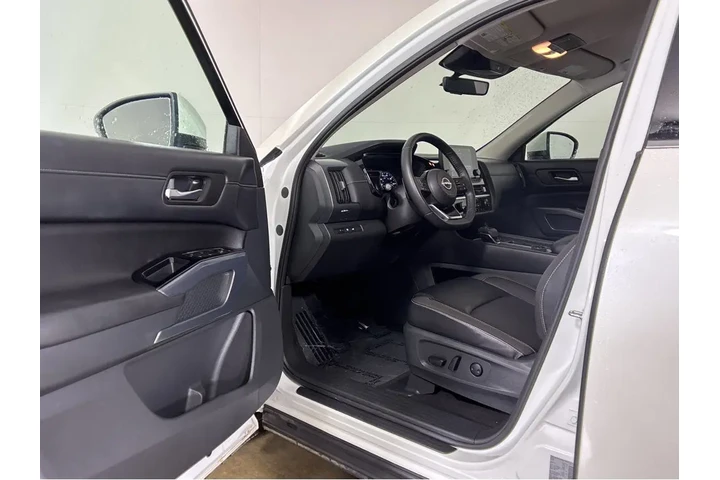 $35782 : 2024 Pathfinder SL image 2
