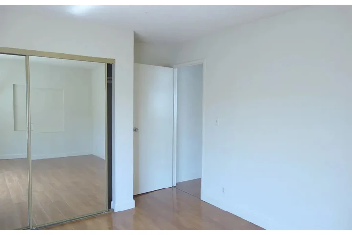 $1950 : 2 bedroom Apt in James wood image 7