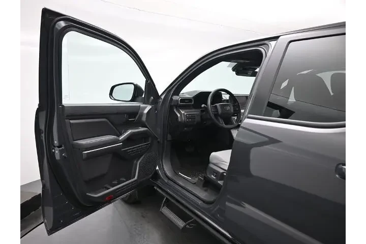 $35000 : Toyota Tacoma 2025 4x2 SR5 4 image 8