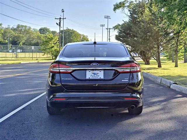 2017 Fusion SE image 6