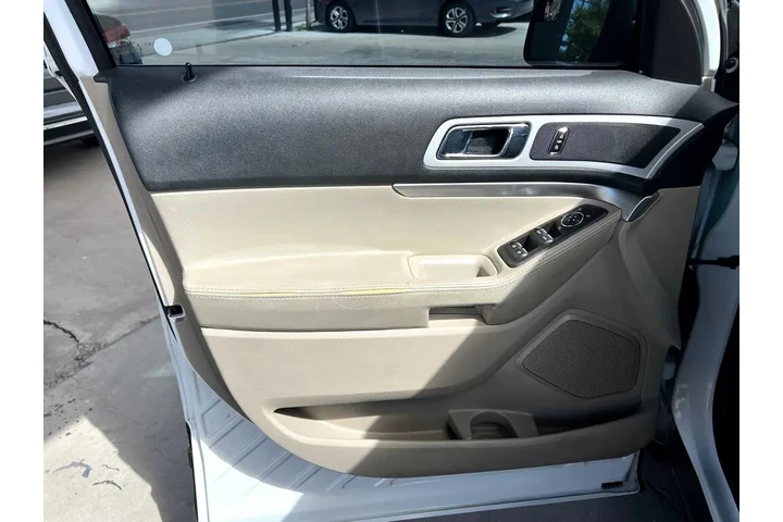 2015 Explorer XLT 4WD image 10