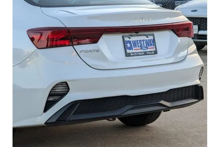 $16995 : Kia Forte 2023 LX 4dr Sedan image 6