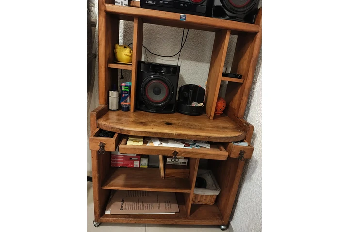 $2500 : Hermoso escritorio de madera image 3