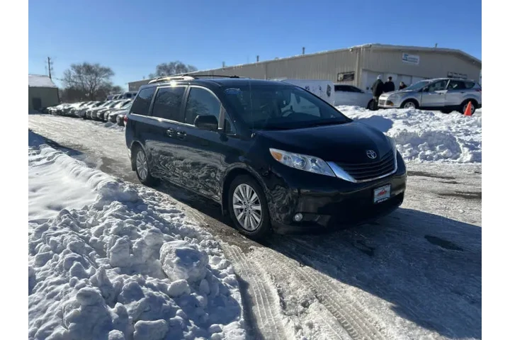 $9990 : 2014 Sienna XLE 7-Passenger image 6