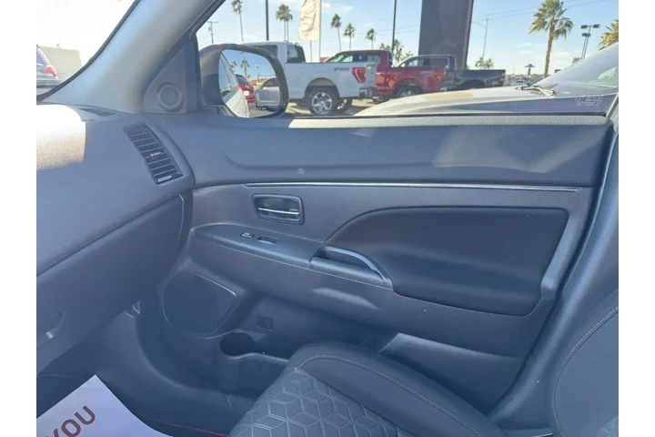 $21266 : Mitsubishi Outlander Sport 2 image 10