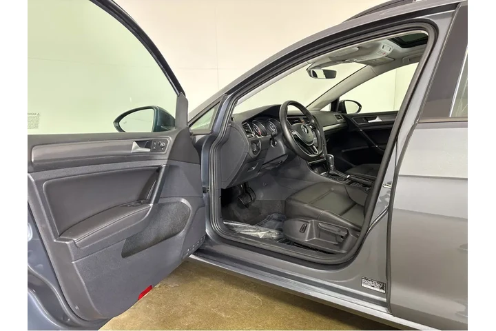 $17598 : 2019 Golf SportWagen SE image 2