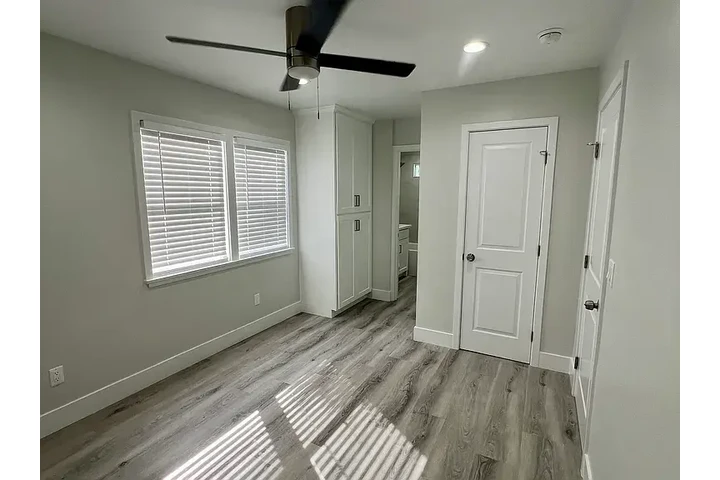 $1400 : beautiful 1BD 1BTH Available image 5