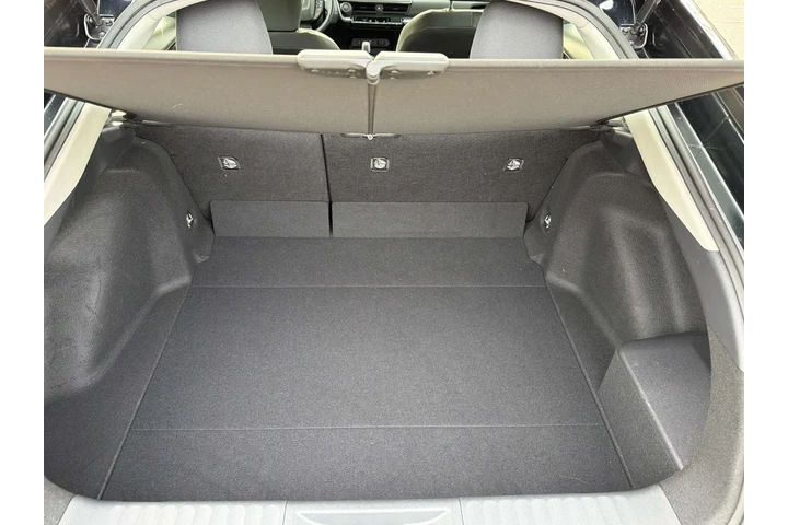 $28075 : Toyota Prius 2026 LE 4dr Hat image 8