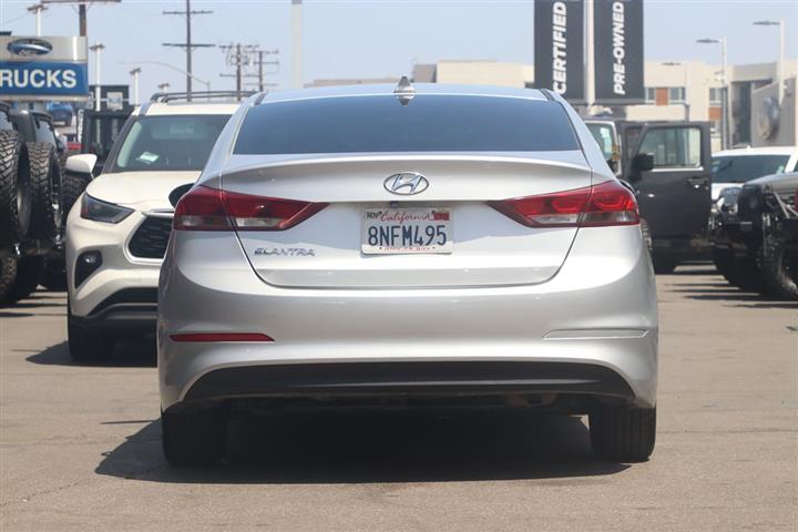 2018 Elantra SEL image 5