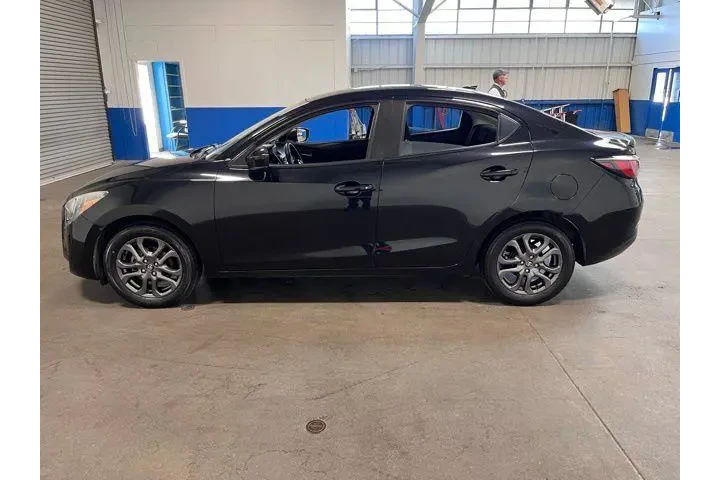 $13936 : Toyota Yaris 2019 image 6