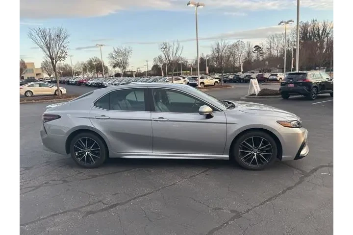 $23438 : Toyota Camry 2022 SE 4dr Sed image 4