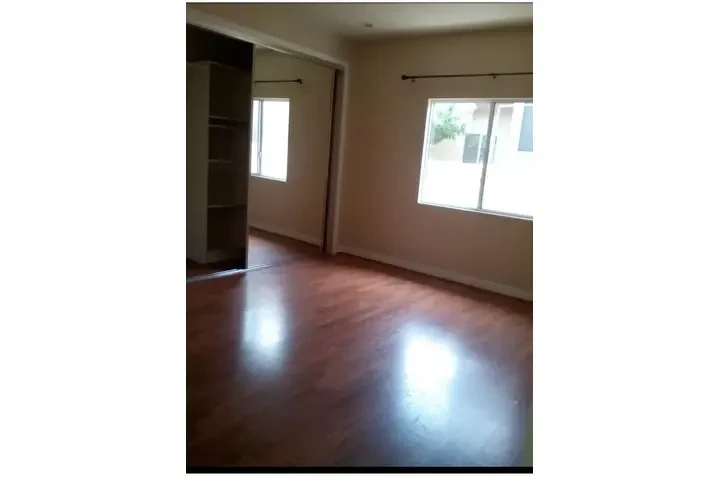 $1000 : Cuarto Con Bano image 1