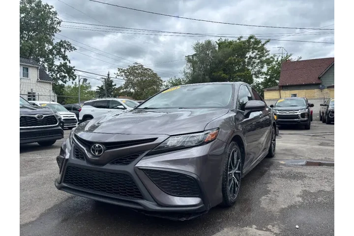 $20995 : 2021 Camry SE image 4