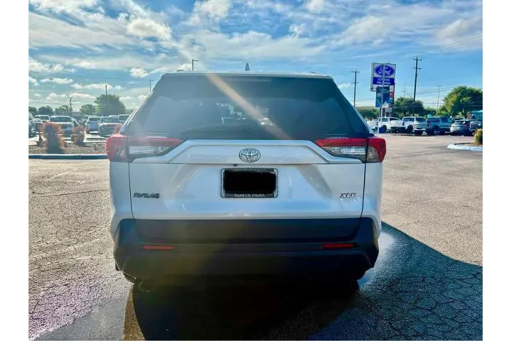 $29773 : Toyota RAV4 2022 XLE Premium image 4