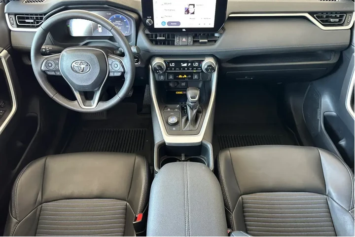 $39900 : Toyota RAV4 Hybrid 2023 AWD image 6