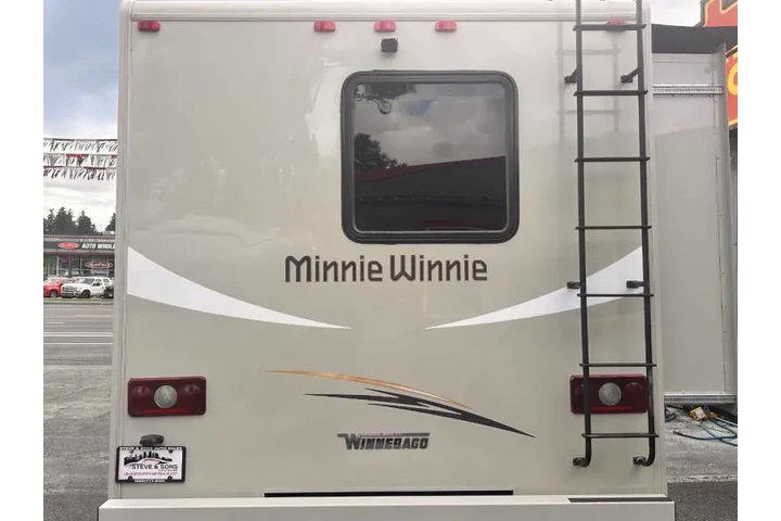 $52500 : 2017 Winnebago Minnie Winnie image 10