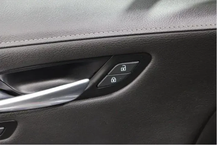 $23982 : Cadillac XT4 2021 Premium Lu image 9