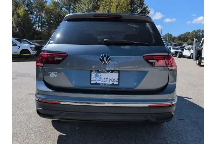 $22240 : Volkswagen Tiguan 2023 SE 4d image 5