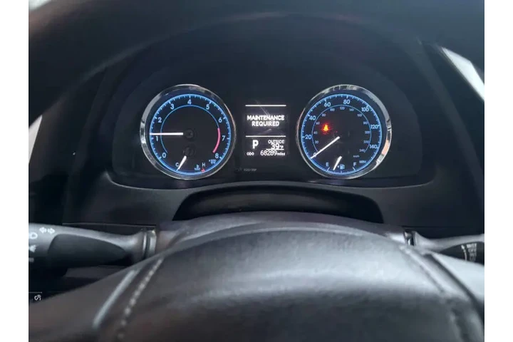 $15500 : 2018 Corolla LE image 5