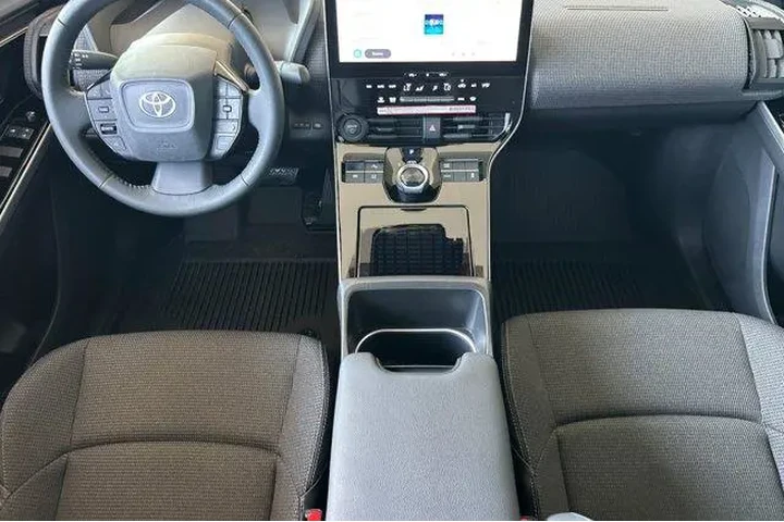 $26500 : Toyota bZ4X 2024 XLE 4dr Cro image 6