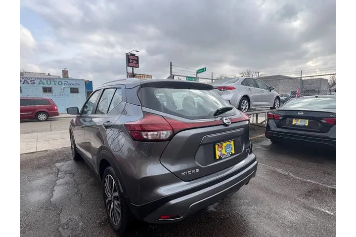 2021 Kicks SV image 6