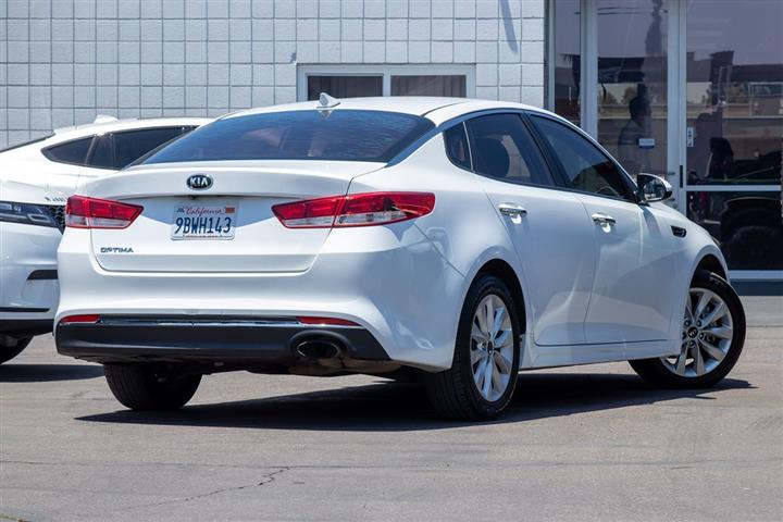 2016 Optima LX image 3