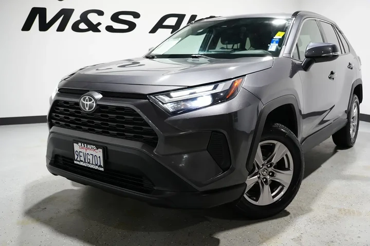 $25496 : 2023 RAV4 image 3