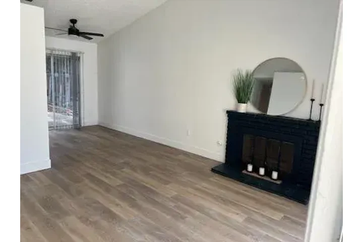 $1550 : Fontana 4 & 2 BEDROOMS image 3