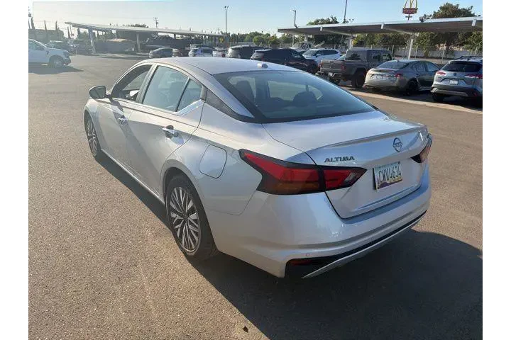 $19775 : Nissan Altima 2024 2.5 SV 4d image 3