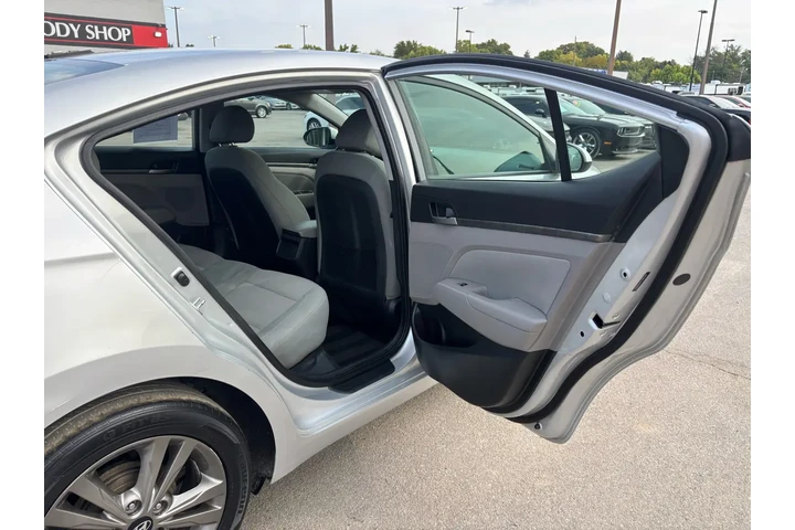 $7980 : 2017 Elantra SE 2.0L Auto (Al image 10