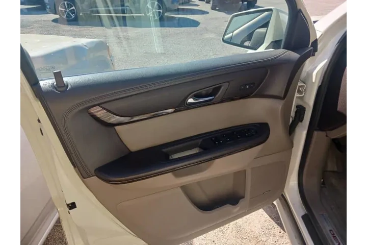 2015 GMC Acadia Denali image 8