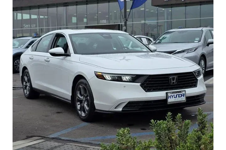 $27500 : Honda Accord Hybrid 2023 EX- image 4