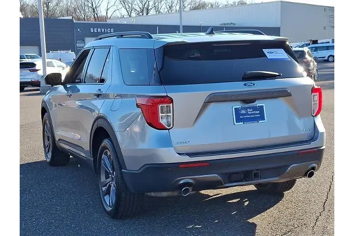 $29988 : Ford Explorer 2022 AWD XLT 4 image 4