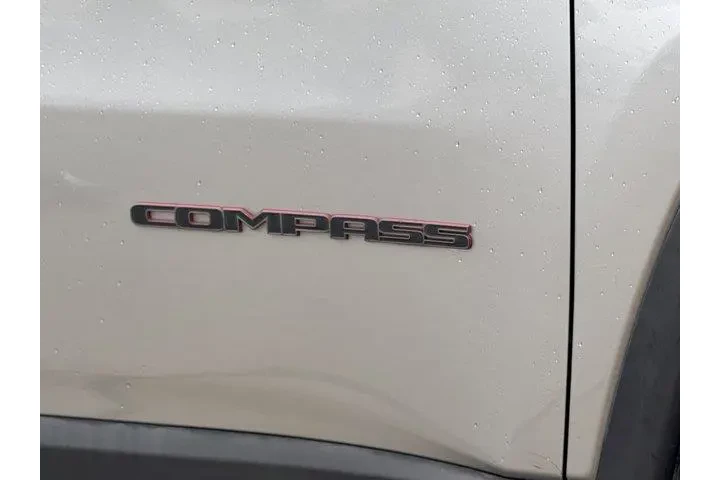 $17841 : Jeep Compass 2020 4x4 Trailh image 4