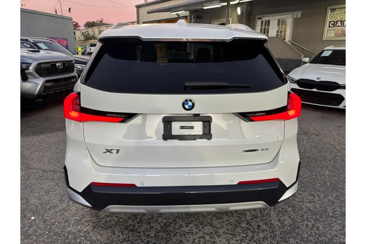 2025 BMW X1 xDrive28i image 5