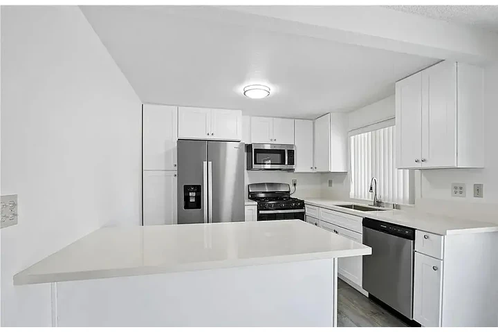 $1000 : Hard Wood Flooring 2 Bath image 2