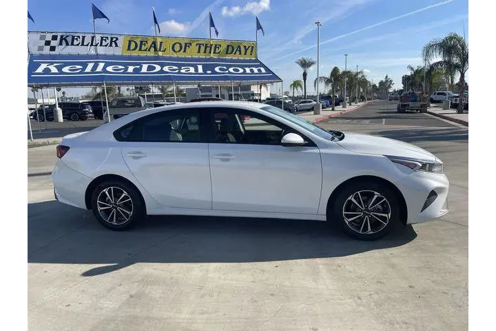 $16588 : Kia Forte 2023 LXS 4dr Sedan image 9